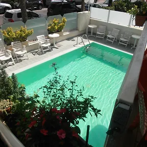 https://hotel-arno-miramare-di-rimini.emilia-romagnahotels.net